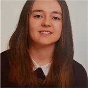 Estudiante universitaria imparte clases de biología tanto para ESO como para bachillerato